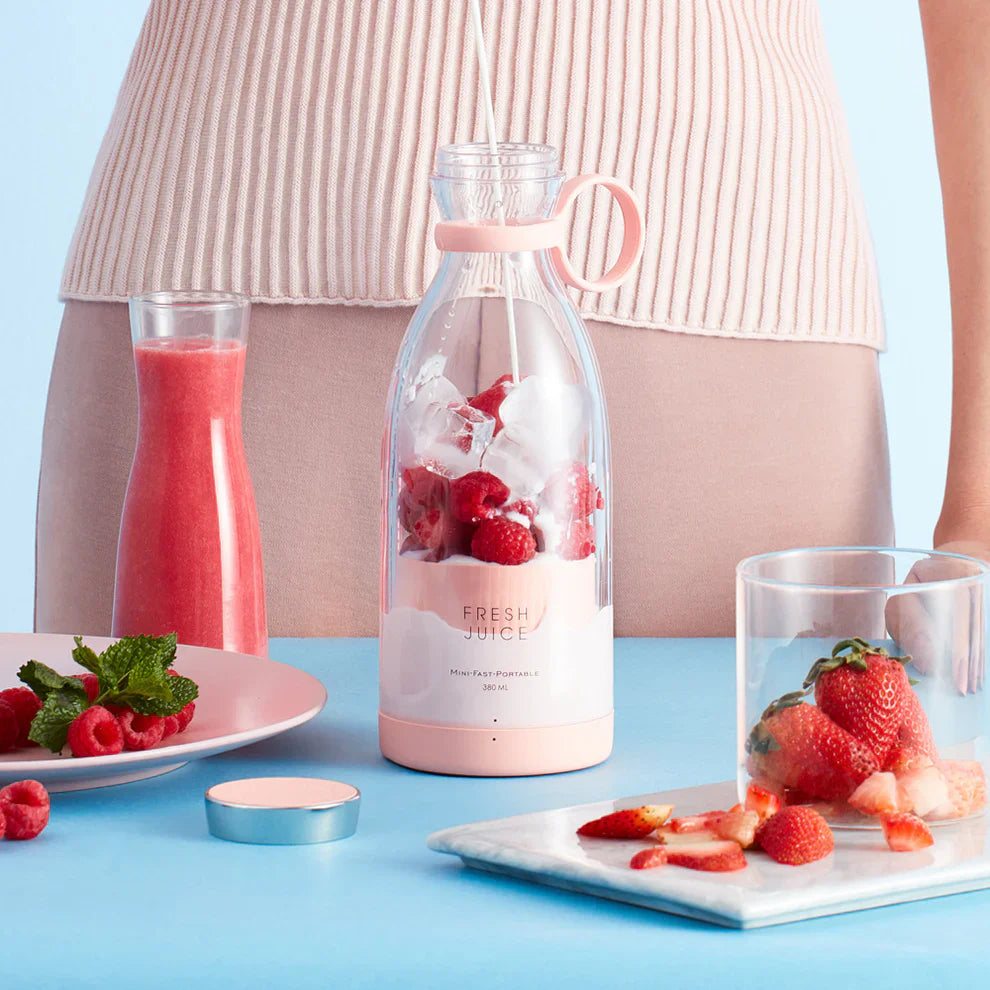 Mini Electric Portable Juicer Blender – USB Rechargeable Smoothie & Juice Maker - Get deals pk
