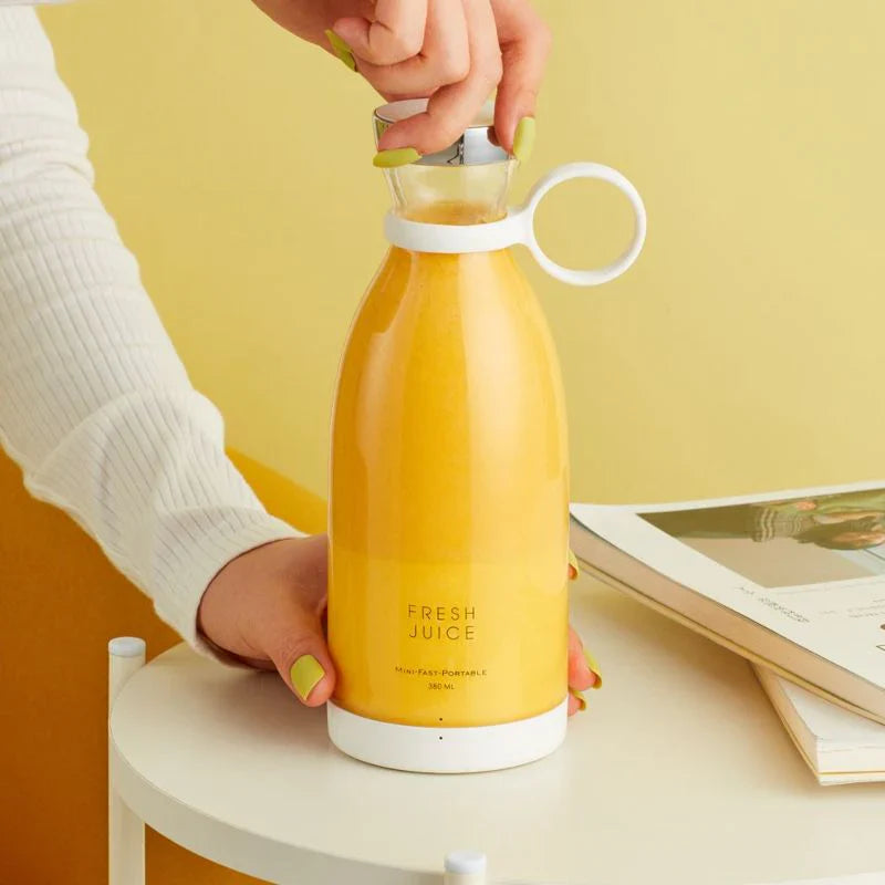 Mini Electric Portable Juicer Blender – USB Rechargeable Smoothie & Juice Maker - Get deals pk