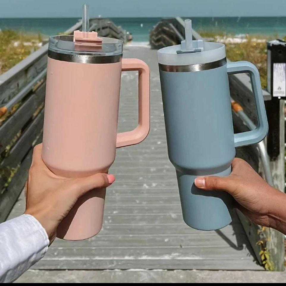 1200 ml Tumbler with Handle Straw(Random color)