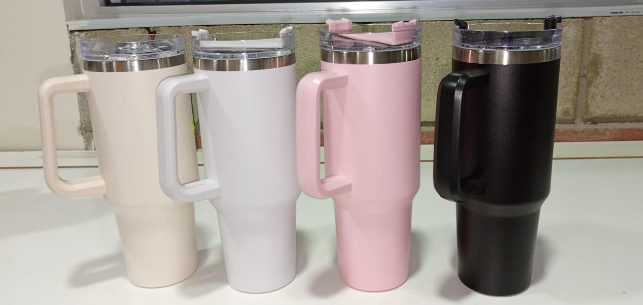 1200 ml Tumbler with Handle Straw(Random color)